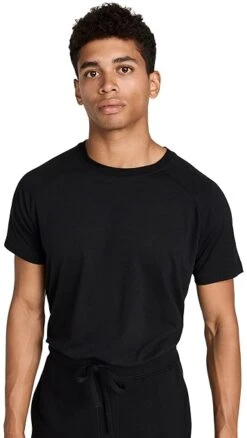 Alo Yoga Triumph Crew Neck Tee -Strix Wear Shop aloyg301631071b 1661867779185 2 0. UX357 QL90