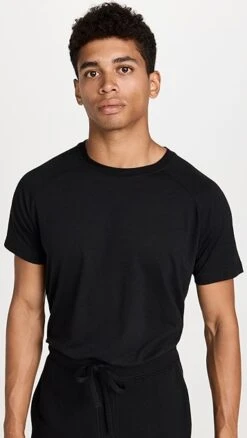 Alo Yoga Triumph Crew Neck Tee -Strix Wear Shop aloyg301631071b 1661867779232 2 0. UX357 QL90