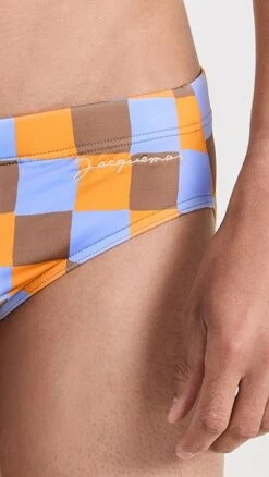 Jacquemus Le Slip De Bain Trunks 11 Jacquemus Le Slip De Bain Trunks -Strix Wear Shop jcque310391ef4e 1682623881629 2 0. UX357 QL90