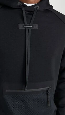 On Hoodie M -Strix Wear Shop onrun301631071c 1649359754875 2 0. UX357 QL90