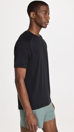 On Focus Tee -Strix Wear Shop onrun303531cd2d 1680024667044 2 0. UX357 QL90