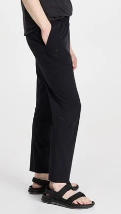 On Movement Pants -Strix Wear Shop onrun303571cd2d 1678378995861 2 0. UX357 QL90