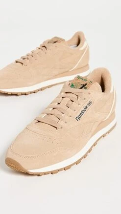 Reebok Classic Leather 1983 Vintage Sneakers -Strix Wear Shop rebok303671ebdb 1676672295312 2 0. UX357 QL90