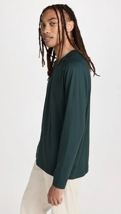 Rhone Reign Long Sleeve -Strix Wear Shop rhone301781eed5 1667496228444 2 0. UX357 QL90